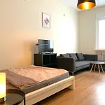 In / Mit Allem Drum Und Dran Apartment *