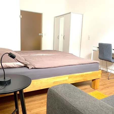 Apartment In / Mit Allem Drum Und Dran